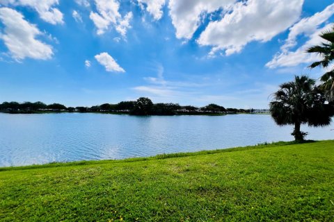 Condo in West Palm Beach, Florida, 2 bedrooms № 2260596