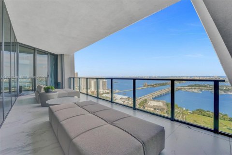 Condominio en venta en Miami, Florida, 4 dormitorios, 427.35 m2 № 2034387 - foto 3