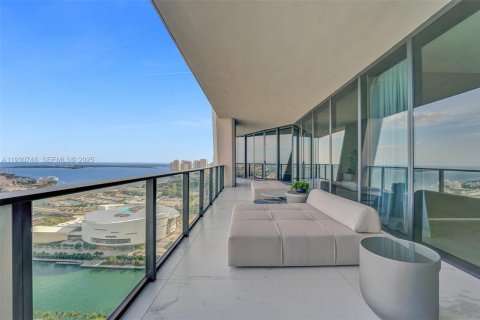 Condominio en venta en Miami, Florida, 4 dormitorios, 427.35 m2 № 2034387 - foto 4