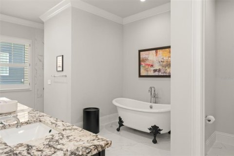 Купить виллу или дом в Уинтер-Гарден, Флорида 8 комнат, 391.95м2, № 2197170 - фото 28