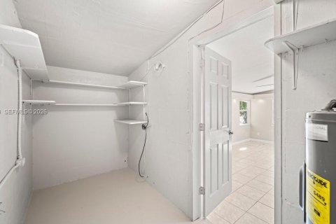 House in Port Charlotte, Florida 2 bedrooms, 136.57 sq.m. № 2019611 - photo 14