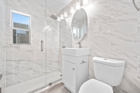 House in Port Charlotte, Florida 2 bedrooms, 136.57 sq.m. № 2019611 - photo 7