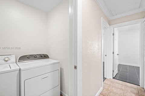 House in Port Charlotte, Florida 2 bedrooms, 136.57 sq.m. № 2019611 - photo 11