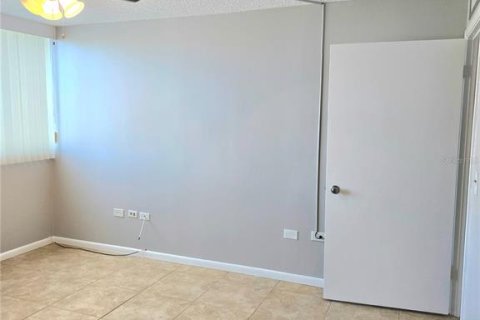 Condominio en alquiler en Treasure Island, Florida, 1 dormitorio, 82.22 m2 № 1824681 - foto 15
