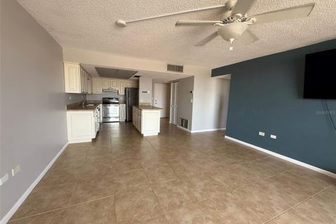 Condominio en alquiler en Treasure Island, Florida, 1 dormitorio, 82.22 m2 № 1824681 - foto 9