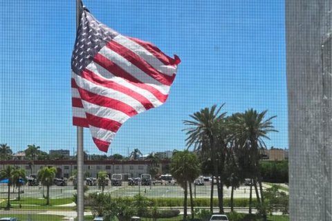 Condominio en alquiler en Treasure Island, Florida, 1 dormitorio, 82.22 m2 № 1824681 - foto 29