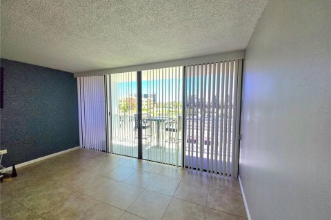 Condominio en alquiler en Treasure Island, Florida, 1 dormitorio, 82.22 m2 № 1824681 - foto 27
