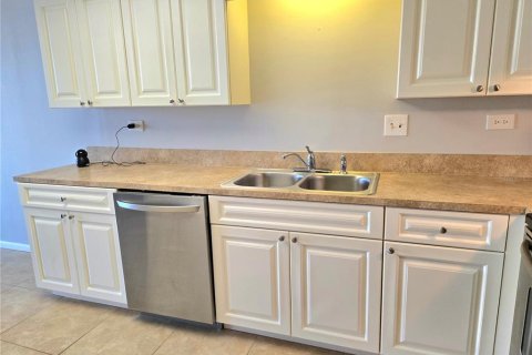 Condominio en alquiler en Treasure Island, Florida, 1 dormitorio, 82.22 m2 № 1824681 - foto 5
