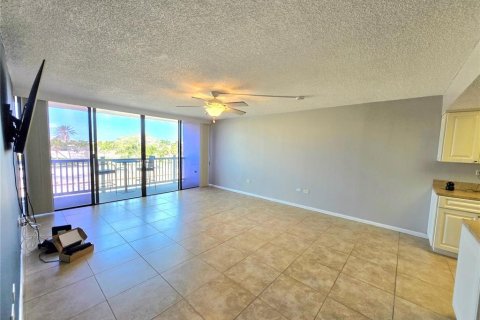 Condominio en alquiler en Treasure Island, Florida, 1 dormitorio, 82.22 m2 № 1824681 - foto 12