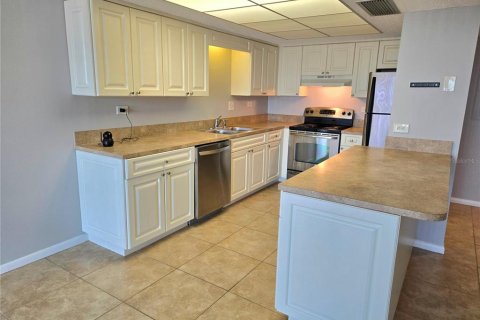 Condominio en alquiler en Treasure Island, Florida, 1 dormitorio, 82.22 m2 № 1824681 - foto 6