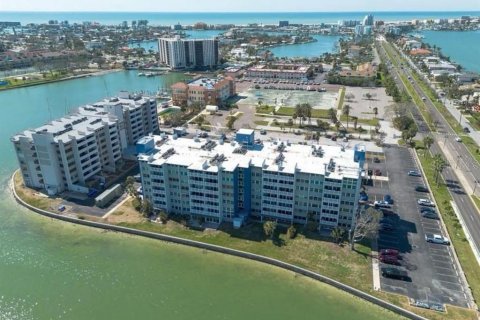 Condominio en alquiler en Treasure Island, Florida, 1 dormitorio, 82.22 m2 № 1824681 - foto 1