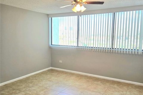 Condominio en alquiler en Treasure Island, Florida, 1 dormitorio, 82.22 m2 № 1824681 - foto 14