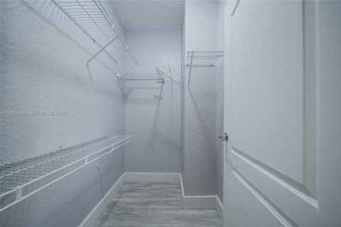 Touwnhouse à louer à Miami, Floride: 2 chambres, 109.62 m2 № 1987822 - photo 17