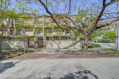 Touwnhouse à louer à Miami, Floride: 2 chambres, 109.62 m2 № 1987822 - photo 2