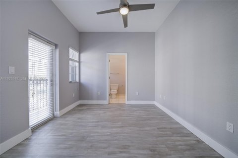 Touwnhouse à louer à Miami, Floride: 2 chambres, 109.62 m2 № 1987822 - photo 18