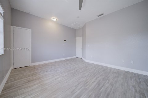 Touwnhouse à louer à Miami, Floride: 2 chambres, 109.62 m2 № 1987822 - photo 12