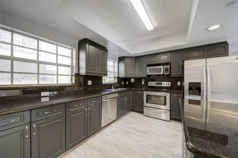 Touwnhouse à louer à Miami, Floride: 2 chambres, 109.62 m2 № 1987822 - photo 21