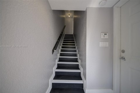 Touwnhouse à louer à Miami, Floride: 2 chambres, 109.62 m2 № 1987822 - photo 5