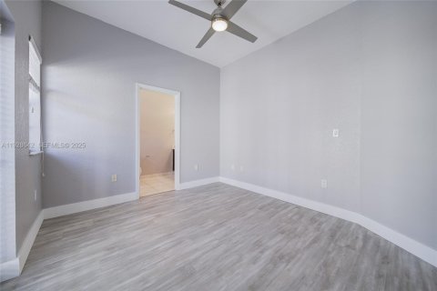 Touwnhouse à louer à Miami, Floride: 2 chambres, 109.62 m2 № 1987822 - photo 16