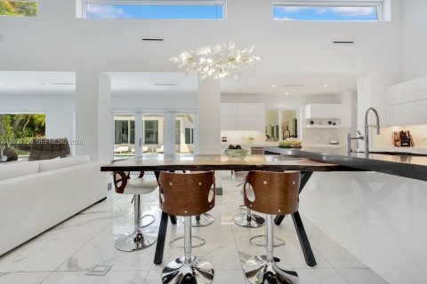 House in Pinecrest, Florida 5 bedrooms, 472.87 sq.m. № 2185911 - photo 19