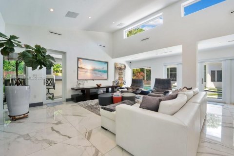 House in Pinecrest, Florida 5 bedrooms, 472.87 sq.m. № 2185911 - photo 24