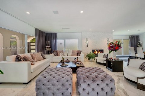 House in Pinecrest, Florida 5 bedrooms, 472.87 sq.m. № 2185911 - photo 3