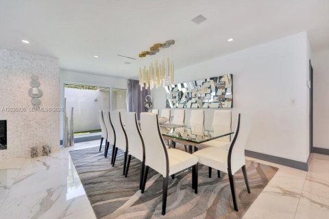 House in Pinecrest, Florida 5 bedrooms, 472.87 sq.m. № 2185911 - photo 7