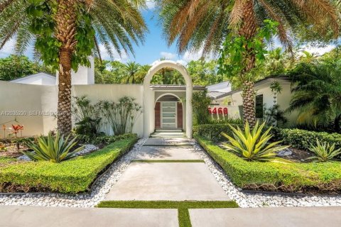 House in Pinecrest, Florida 5 bedrooms, 472.87 sq.m. № 2185911