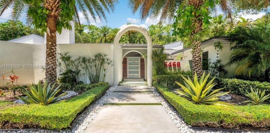 House in Pinecrest, Florida 5 bedrooms, 472.87 sq.m. № 2185911