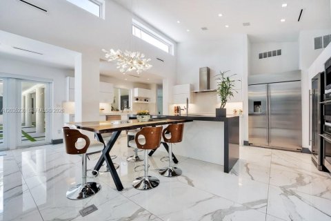 House in Pinecrest, Florida 5 bedrooms, 472.87 sq.m. № 2185911 - photo 18