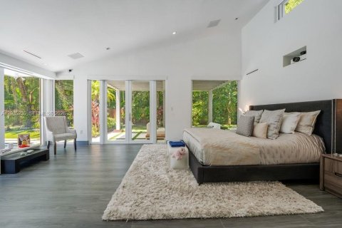 House in Pinecrest, Florida 5 bedrooms, 472.87 sq.m. № 2185911 - photo 29
