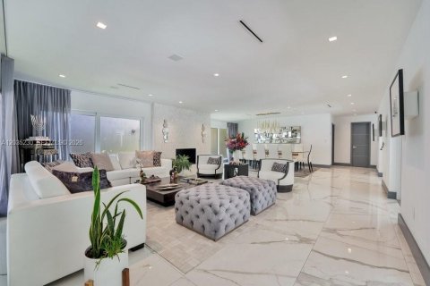House in Pinecrest, Florida 5 bedrooms, 472.87 sq.m. № 2185911 - photo 4