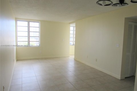 Copropriété à louer à Sunny Isles Beach, Floride: 1 chambre, 65.96 m2 № 1948181 - photo 12