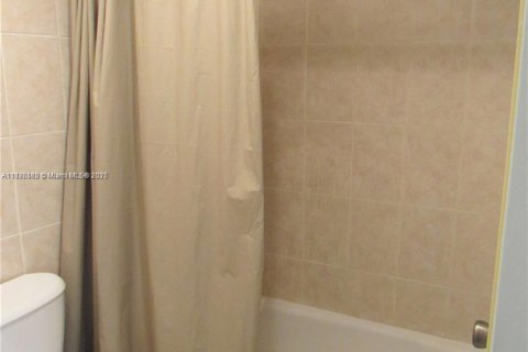 Copropriété à louer à Sunny Isles Beach, Floride: 1 chambre, 65.96 m2 № 1948181 - photo 8