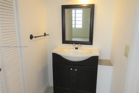 Copropriété à louer à Sunny Isles Beach, Floride: 1 chambre, 65.96 m2 № 1948181 - photo 9