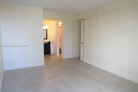 Copropriété à louer à Sunny Isles Beach, Floride: 1 chambre, 65.96 m2 № 1948181 - photo 10