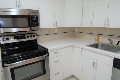 Copropriété à louer à Sunny Isles Beach, Floride: 1 chambre, 65.96 m2 № 1948181 - photo 6