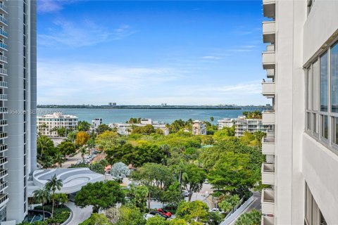 Condo in Miami Beach, Florida, 2 bedrooms  № 2019750 - photo 27