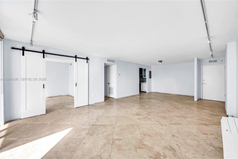 Condo in Miami Beach, Florida, 2 bedrooms  № 2019750 - photo 28