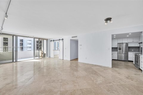 Condo in Miami Beach, Florida, 2 bedrooms  № 2019750 - photo 6