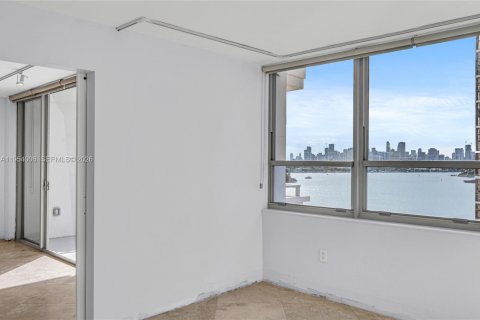 Condo in Miami Beach, Florida, 2 bedrooms  № 2019750 - photo 22