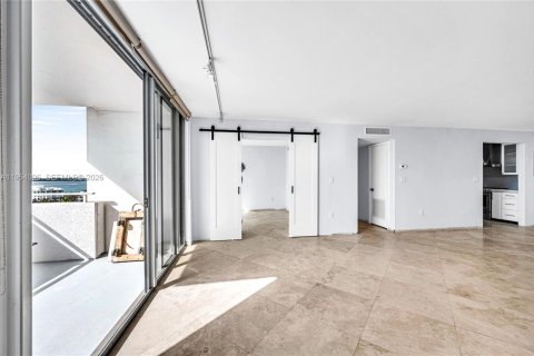 Condo in Miami Beach, Florida, 2 bedrooms  № 2019750 - photo 11