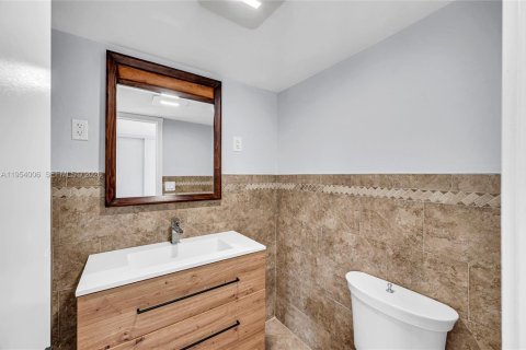 Condo in Miami Beach, Florida, 2 bedrooms  № 2019750 - photo 24