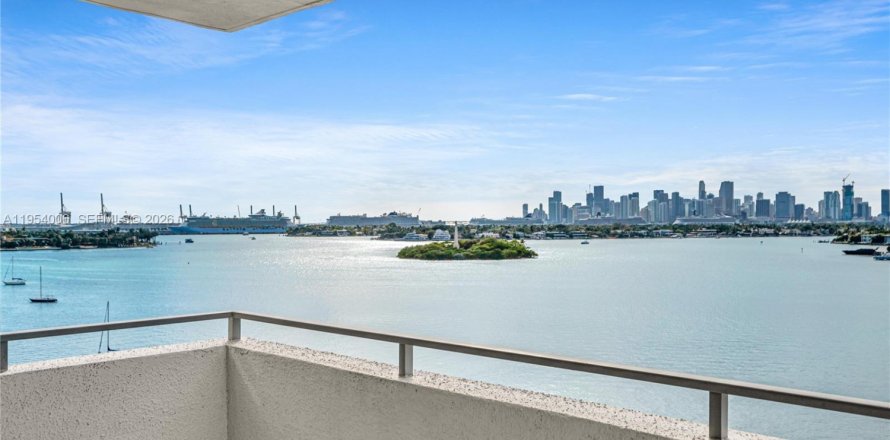 Condo in Miami Beach, Florida, 2 bedrooms  № 2019750
