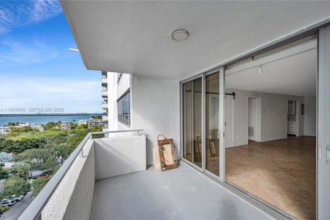 Condo in Miami Beach, Florida, 2 bedrooms  № 2019750 - photo 5