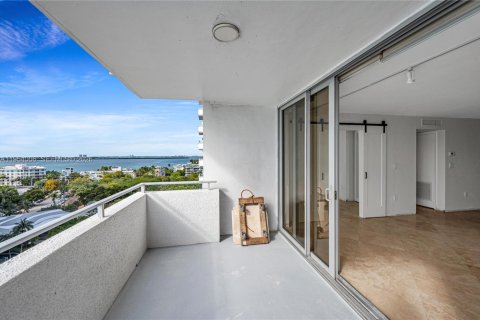 Condo in Miami Beach, Florida, 2 bedrooms  № 2019750 - photo 9