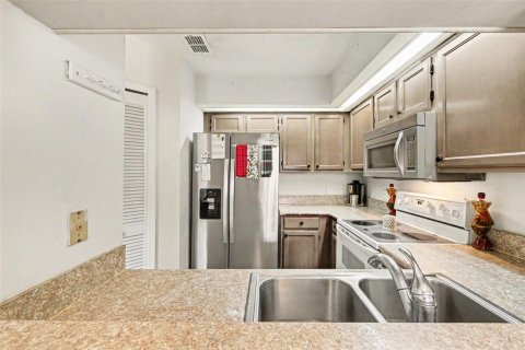 Condo in Apopka, Florida, 2 bedrooms  № 2229856 - photo 13