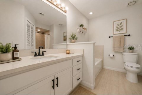 Condo in Apopka, Florida, 2 bedrooms  № 2229856 - photo 11