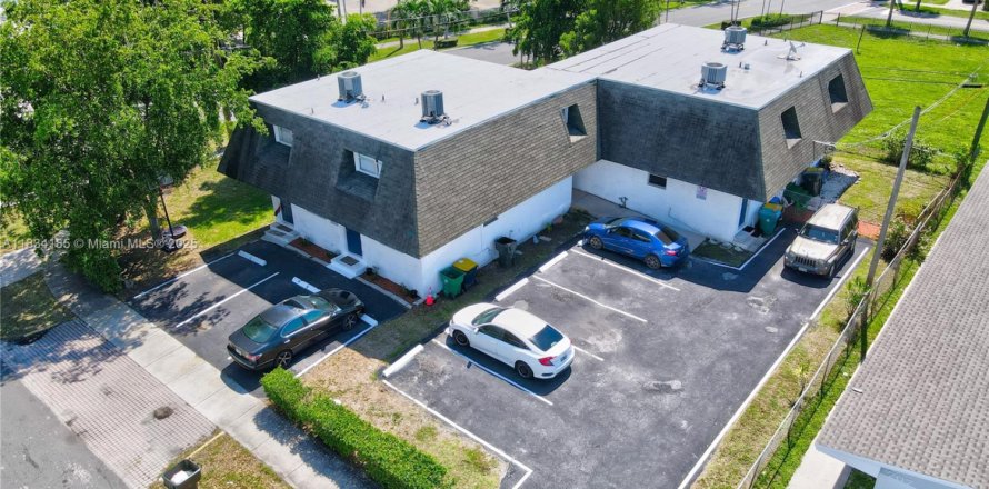 Villa ou maison à Dania Beach, Floride 2 chambres, 102.19 m2 № 1813966