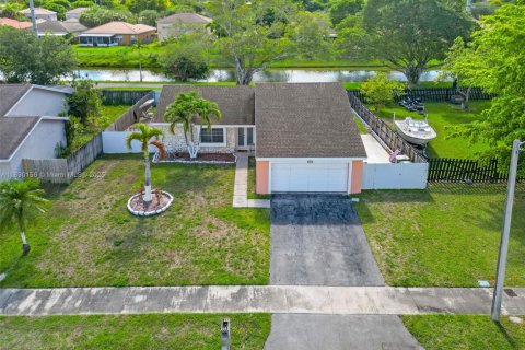 Casa en venta en Homestead, Florida, 3 dormitorios, 128.95 m2 № 1940153 - foto 1